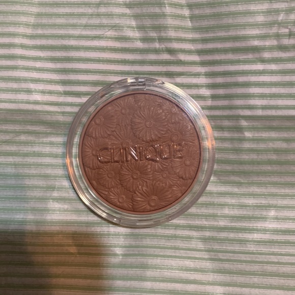 LE Clinique Flower Bronzer in Solar Pop - Picture 3 of 3